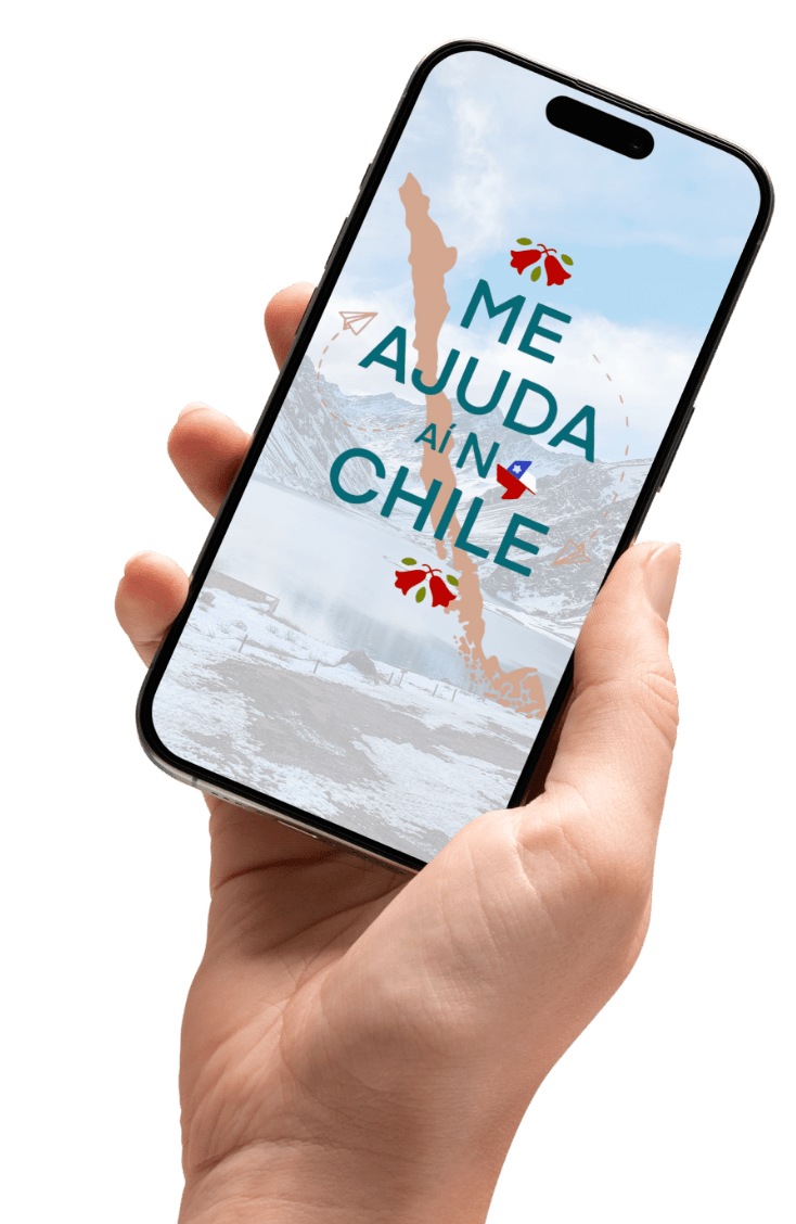 Mão segurando celular com WhatsApp